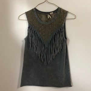 Buckle BKE Fringe Sleeveless Top with Lace Detail